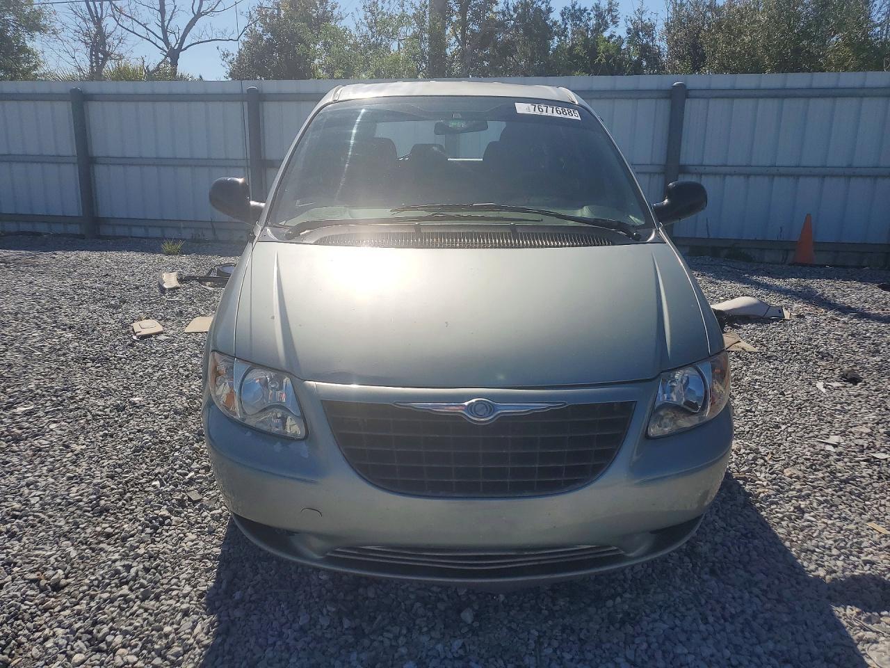 2003 Chrysler Voyager