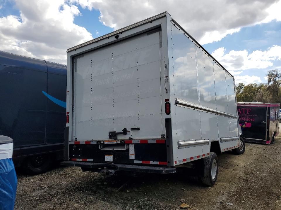 2022 GMC Savana CUT-BOX Truck