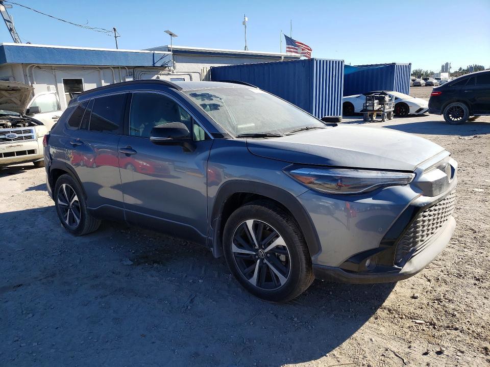 2025 Toyota Corolla Cross Hybrid xse