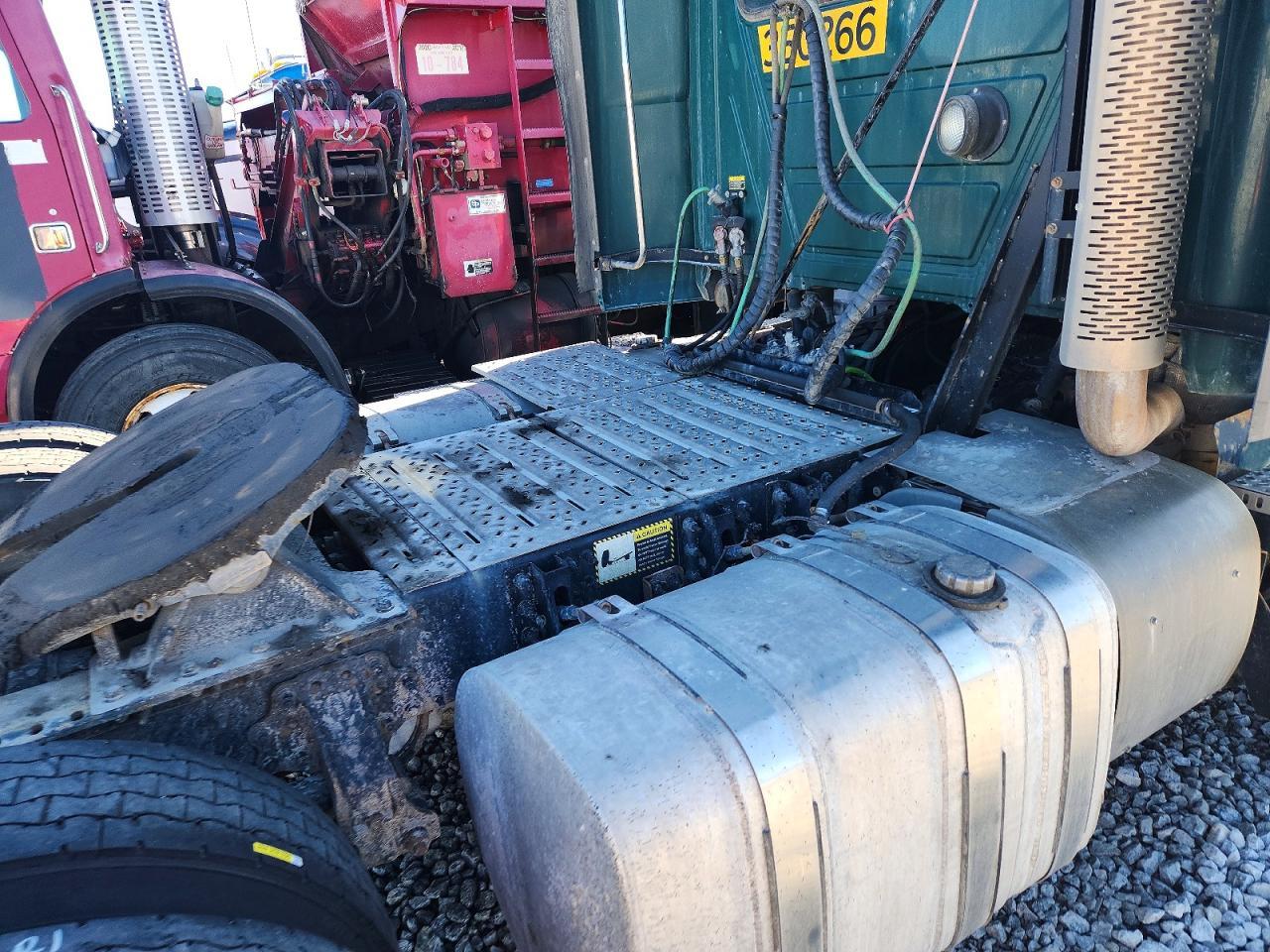 2016 Mack CXU613 Semi Truck