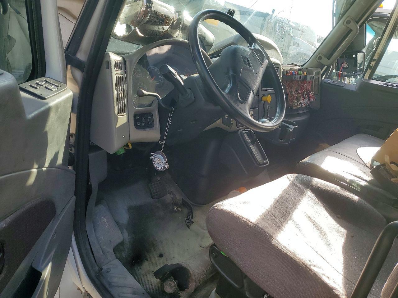 2017 International 4300 BOX Truck