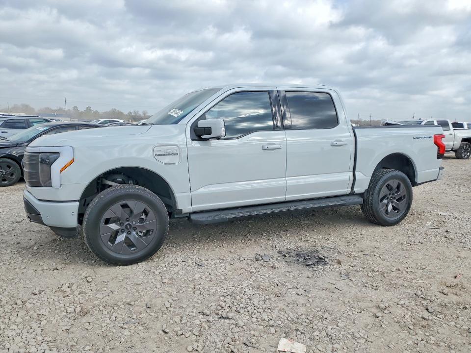 2023 Ford F150 Lightning pro