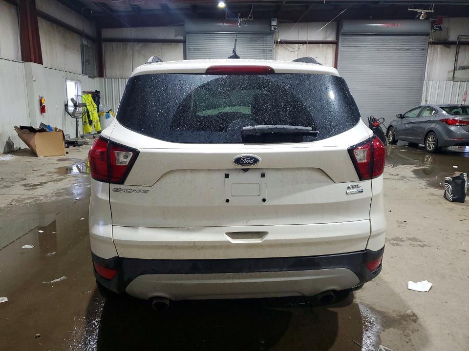 2019 Ford Escape sel