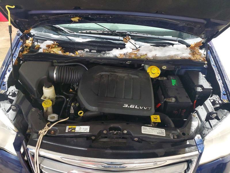 2016 Chrysler Town & Country Touring