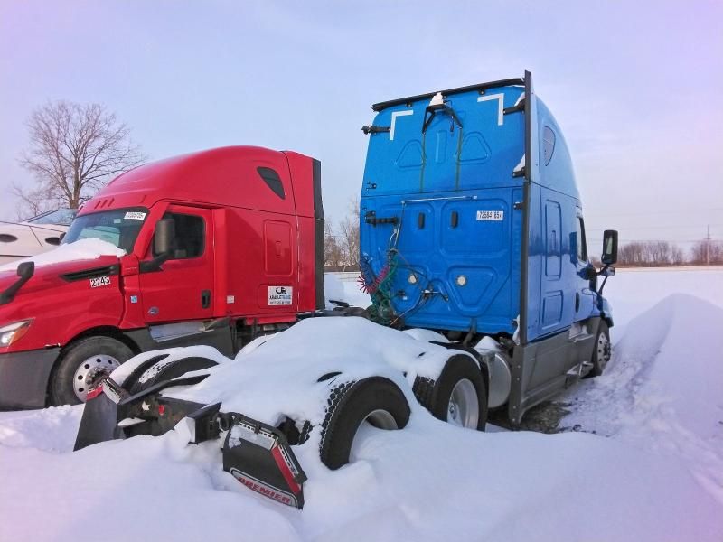 2018 Freightliner Cascadia-Semi Truck