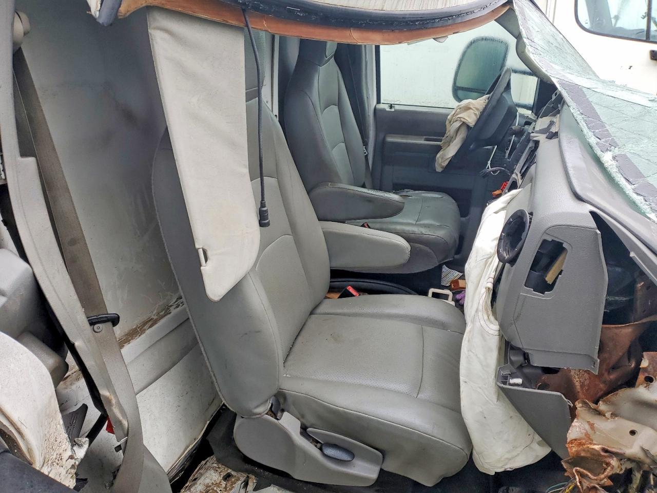 2012 Ford E350 BOX Truck