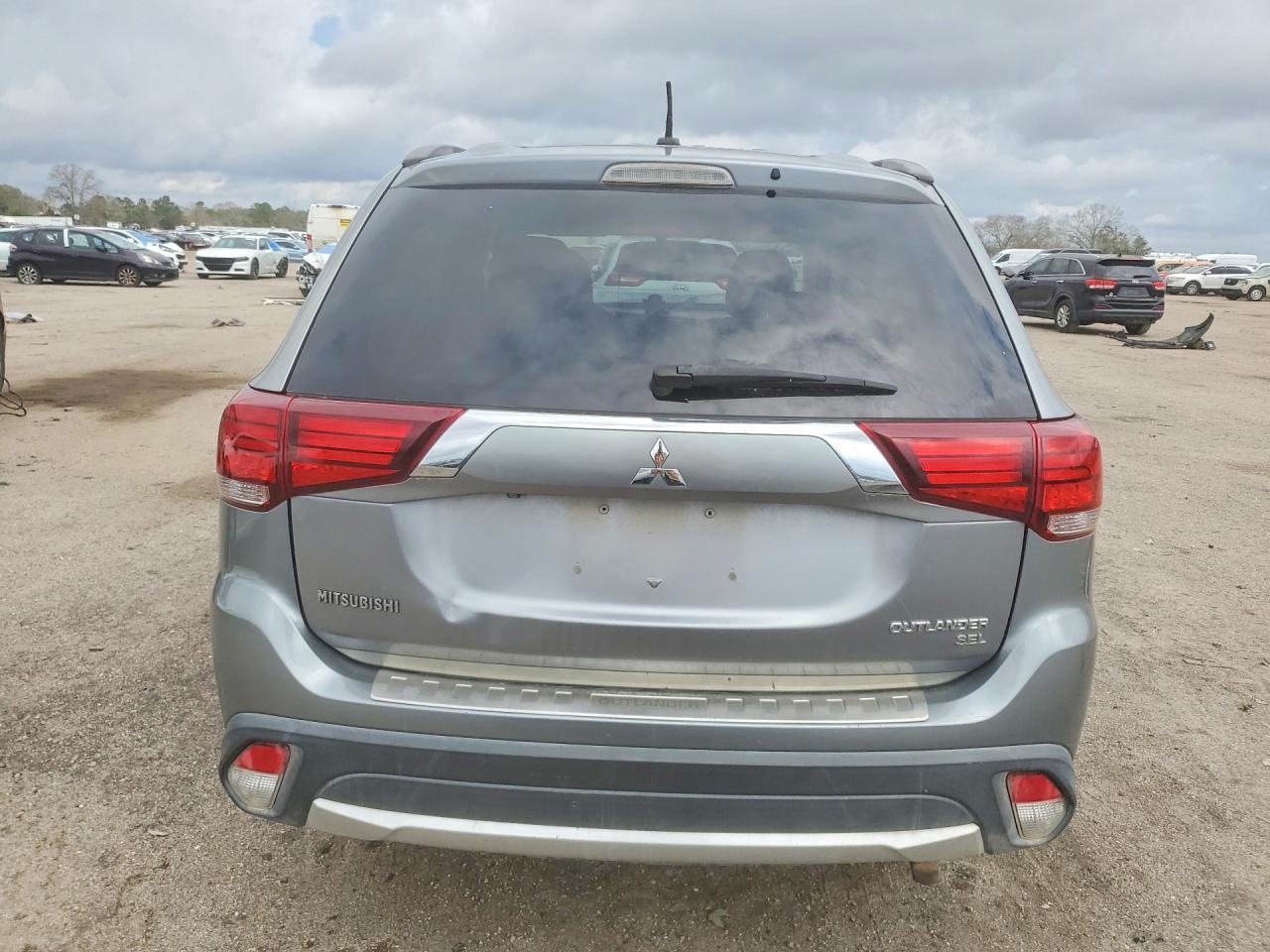 2016 Mits Outlander es