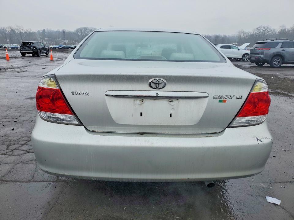 2005 Toyota Camry le