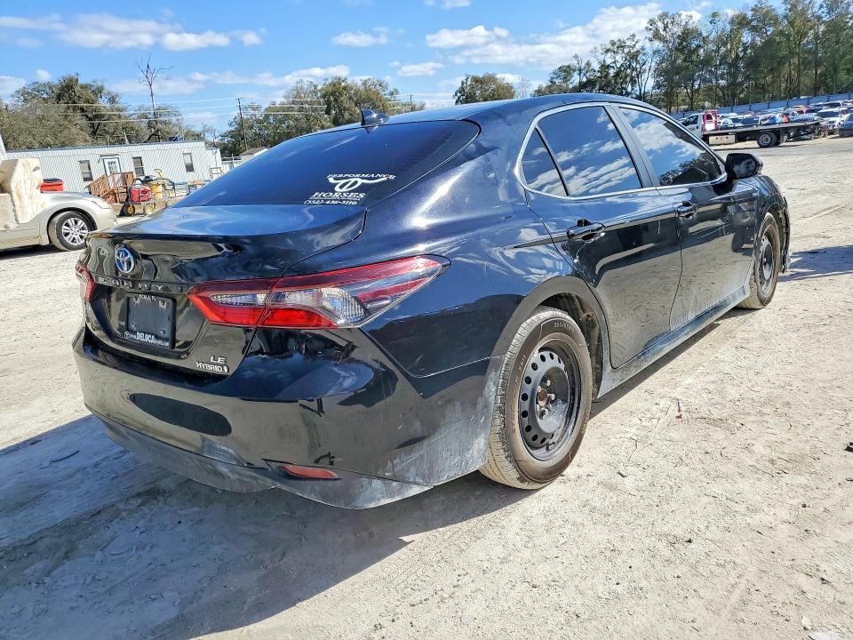 2021 Toyota Camry Hybrid le