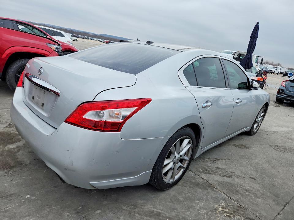 2011 Nissan Maxima s