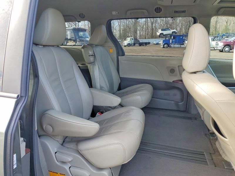 2012 Toyota Sienna xle
