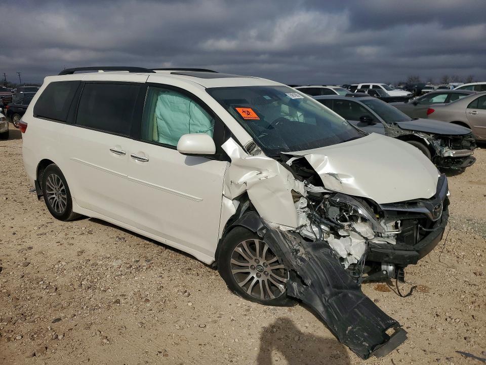 2018 Toyota Sienna xle