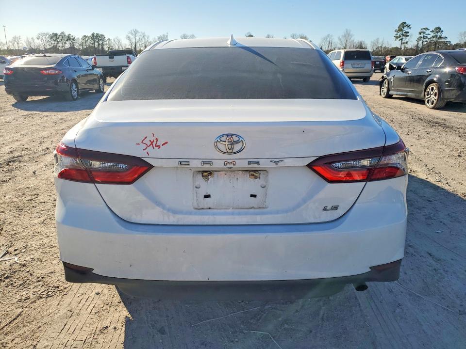 2021 Toyota Camry le