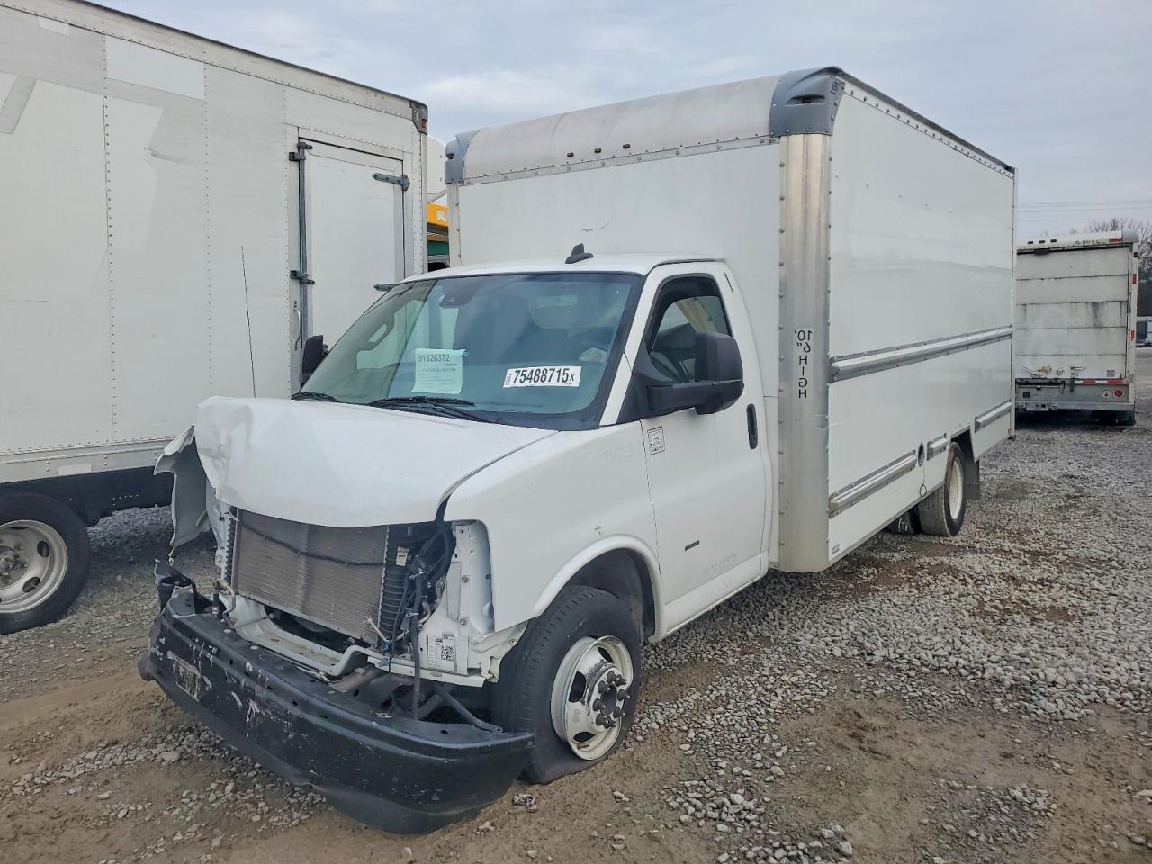 2022 GMC Savana CUT-BOX Truck