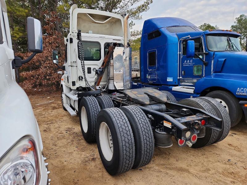 2011 Freightliner Cascadia Semi Truck