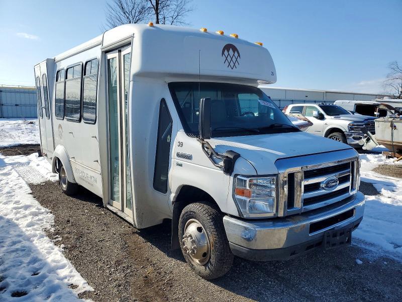 2016 Ford Econoline E350 Super Duty Cutaway Van
