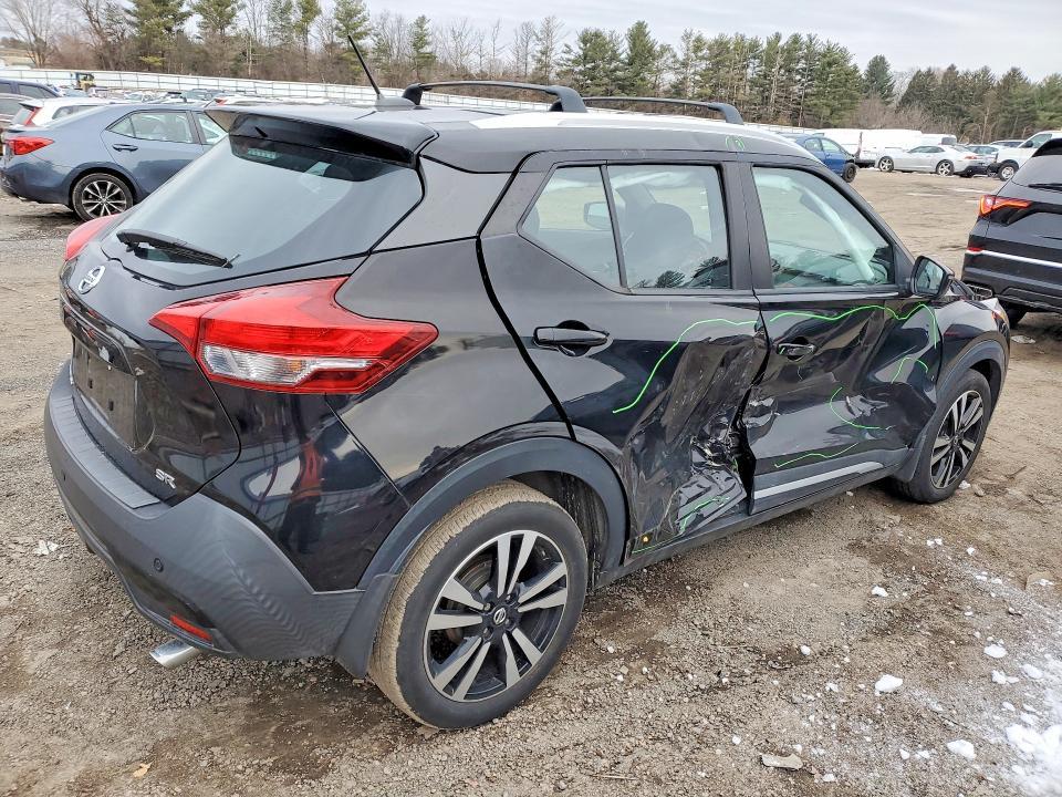 2019 Nissan Kicks sr