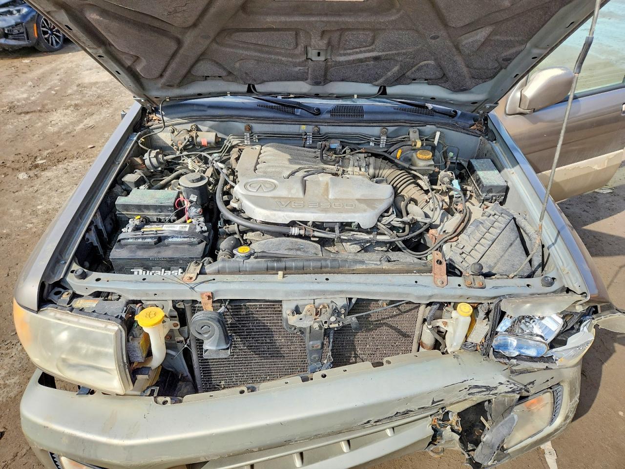 2001 Infiniti QX4 Base