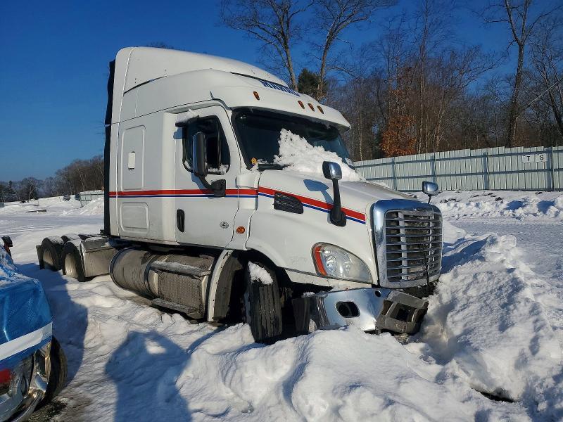 2016 Freigliner 2016 Freightliner Cascadia 113 Semi Truck