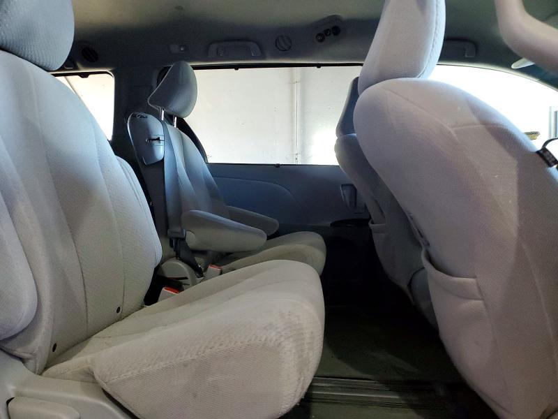 2011 Toyota Sienna le