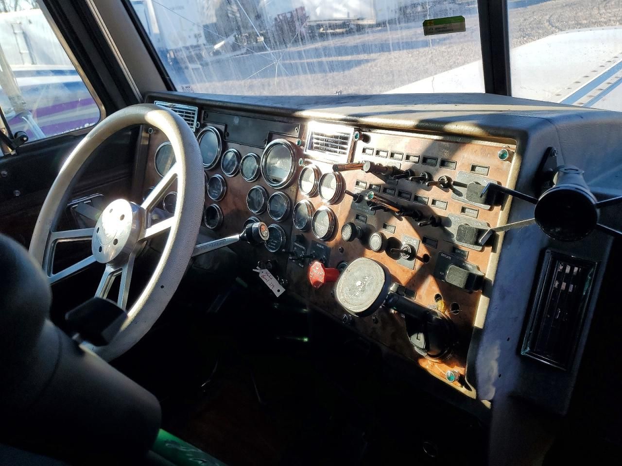 2000 Peterbilt 379 Semi Truck