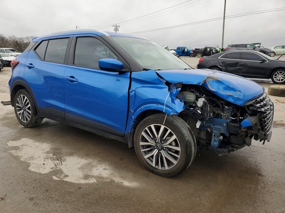 2022 Nissan Kicks sv