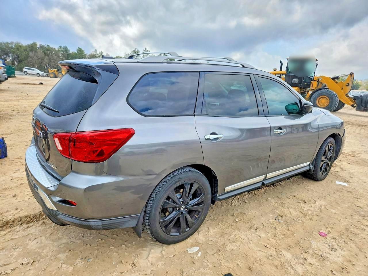 2017 Nissan Pathfinder s