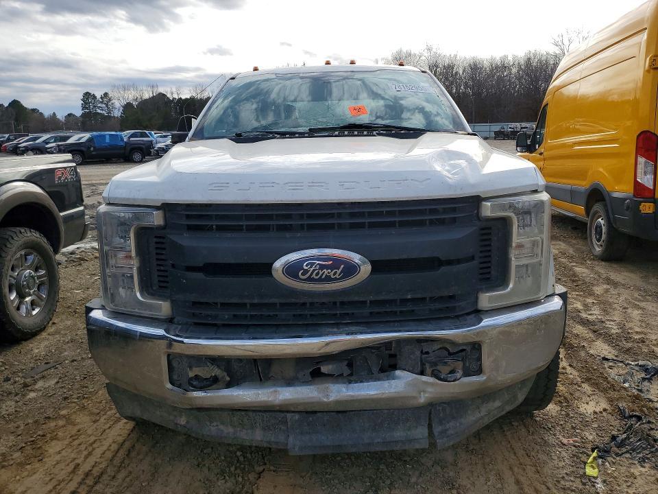 2017 Ford F450 Super Duty Utility / Service Truck
