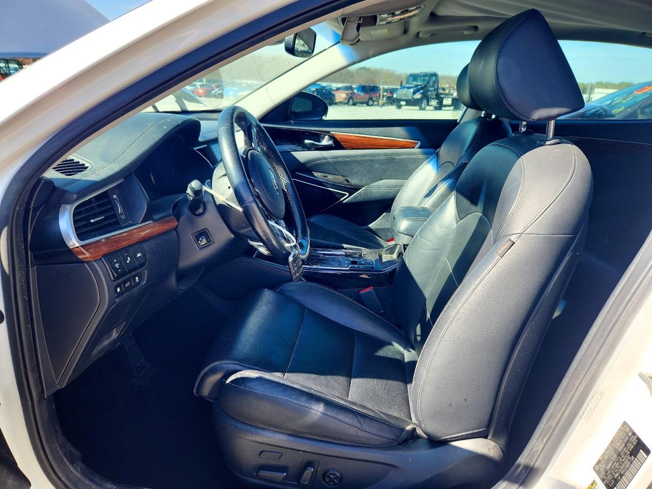 2017 KIA Cadenza Premium