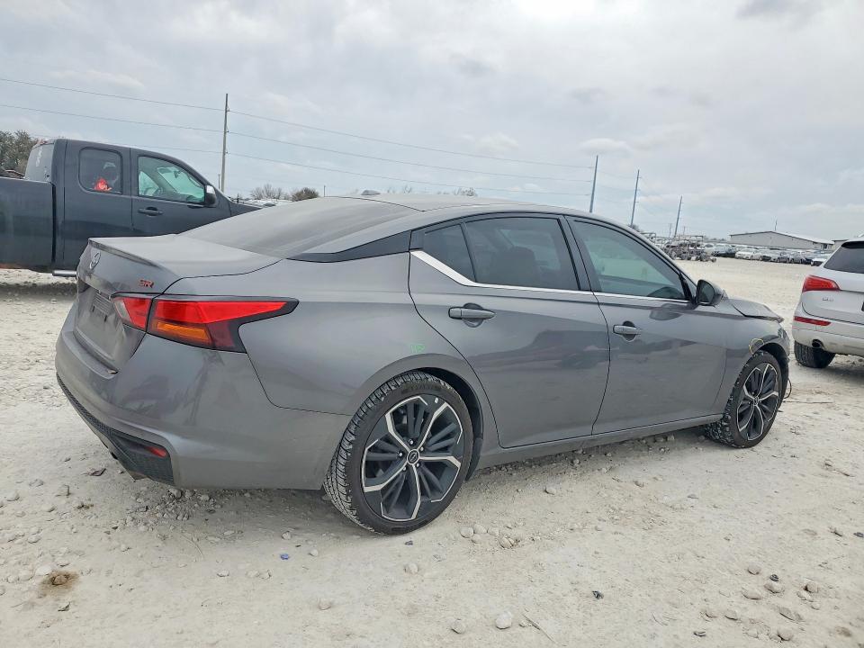 2024 Niss Altima 2.5 sr
