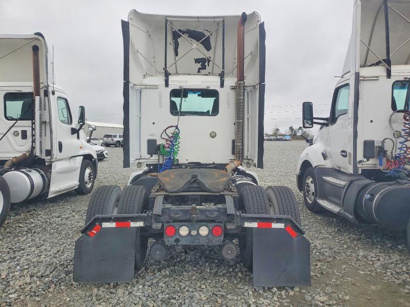 2015 Kenworth T680 Semi Truck