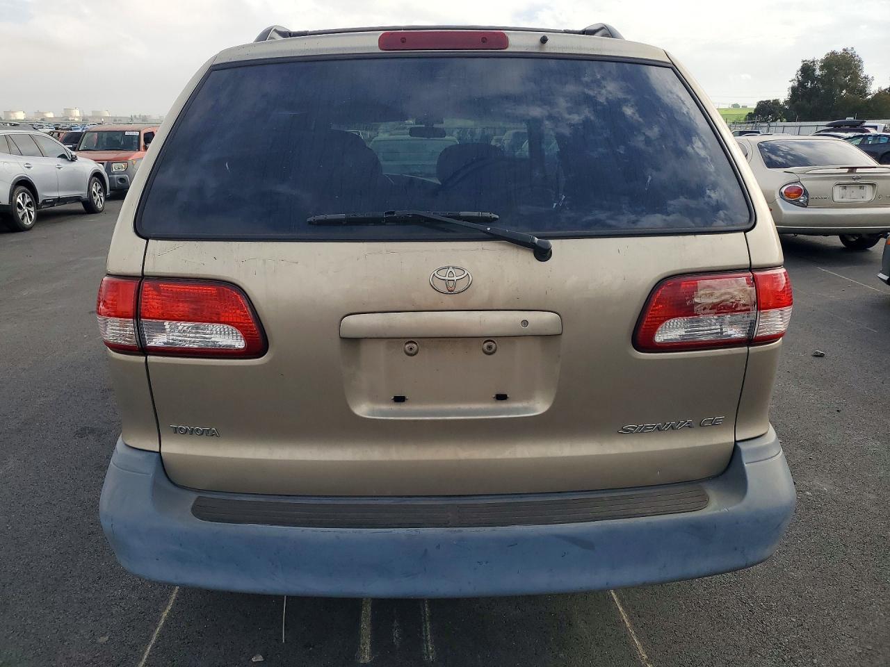 2003 Toyota Sienna ce