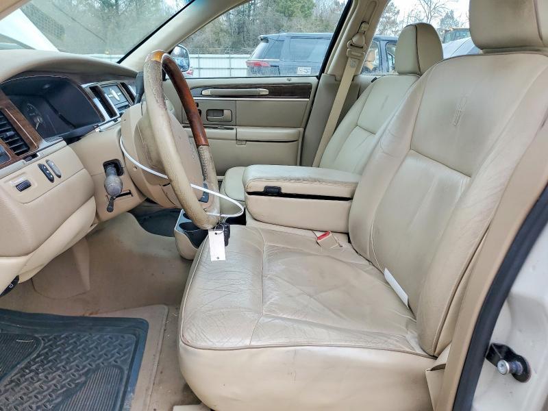 2007 Lincoln Town car Designer
