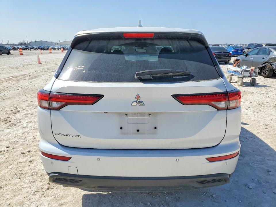 2023 Mitsubishi Outlander es