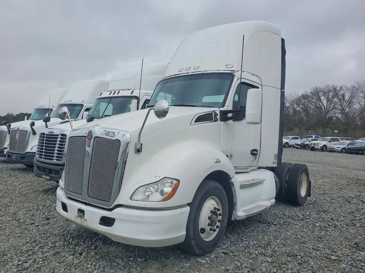 2015 Kenworth T680 Semi Truck