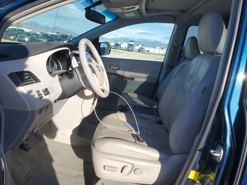 2011 Toyota Sienna xle 8-passenger