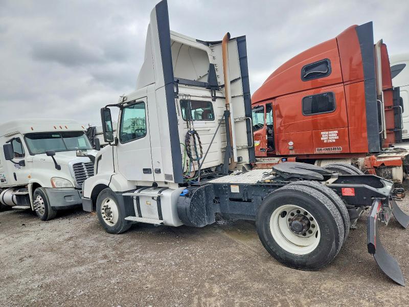 2017 Volvo VNL Semi Truck