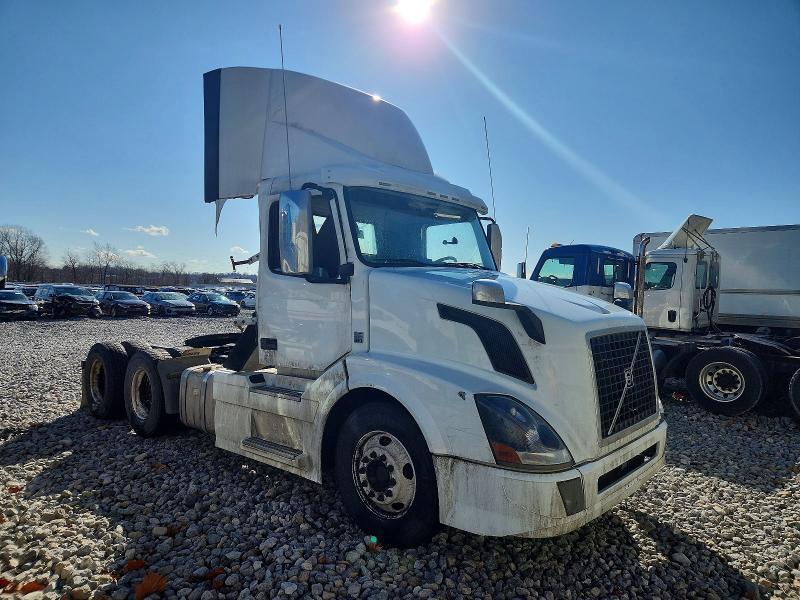2017 Volv O VNL Semi Truck
