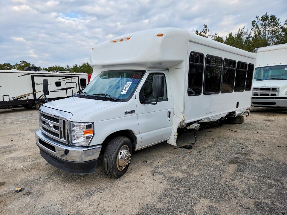 2025 Ford Econoline E450 Super Duty Cutaway van