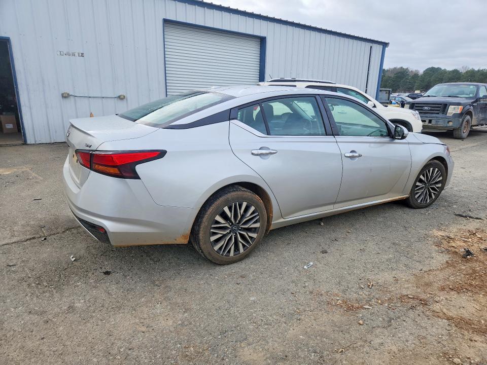2023 Nissan Altima sv
