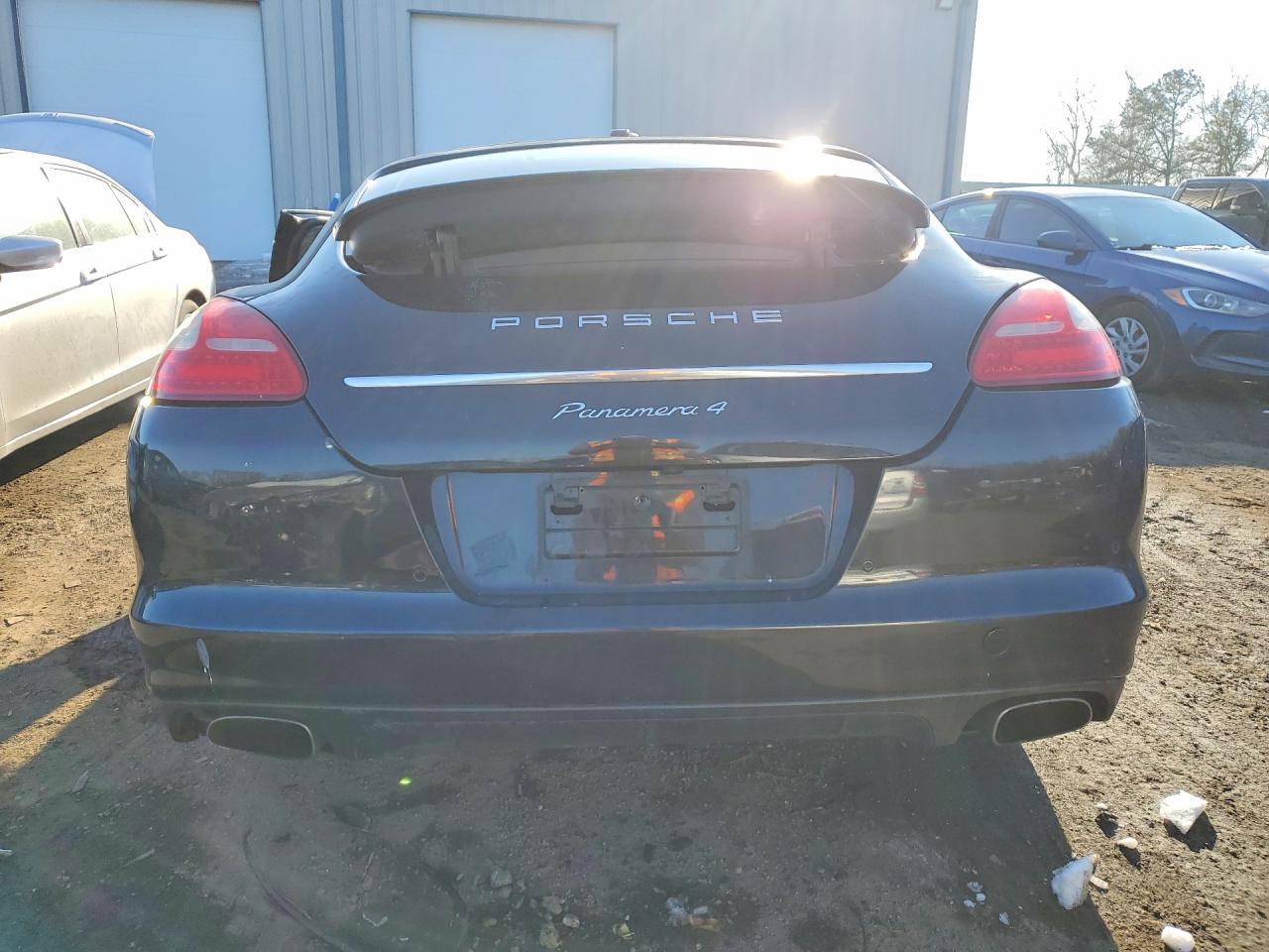 2011 Porsche Panamera 2