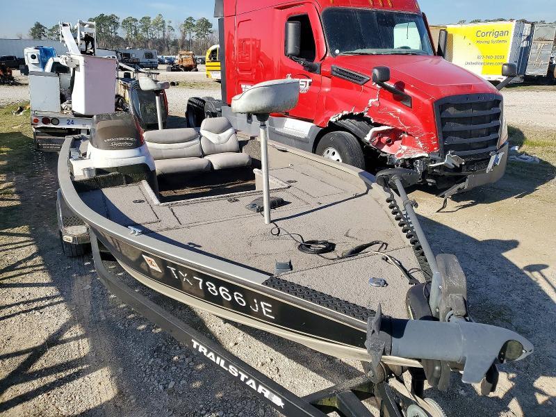 1999 Tracker Boat