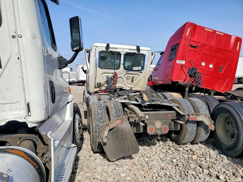 2018 Freightliner Cascadia 125 Semi Truck