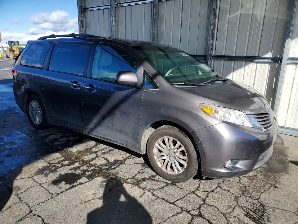 2014 Toyota Sienna xle