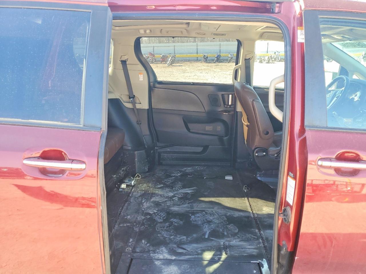 2019 Toyota Sienna Limited Premium 7-passenger