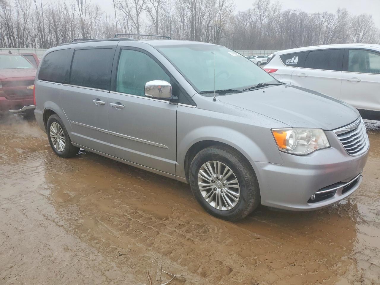 2013 Chrysler Town & Country Touring l