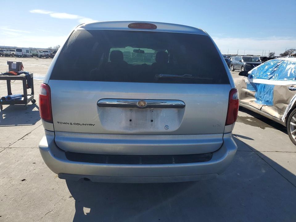 2005 Chrysler Town & Country lx