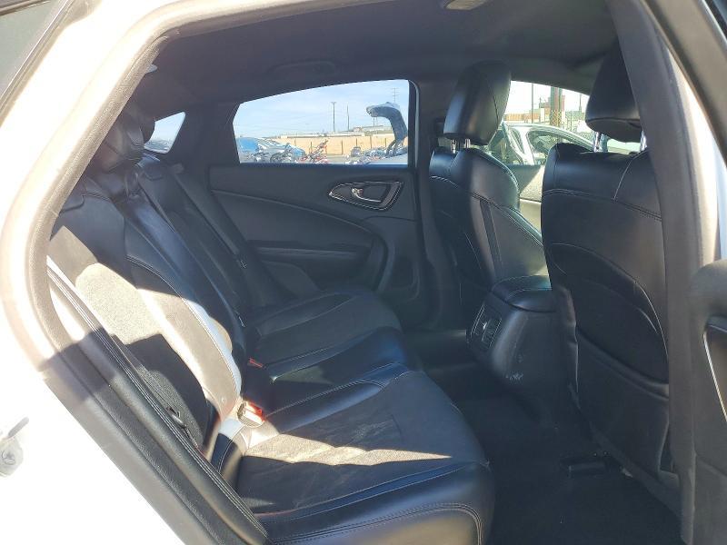 2015 Chrysler 200 s