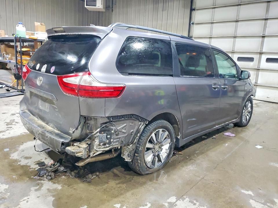 2019 Toyota Sienna xle