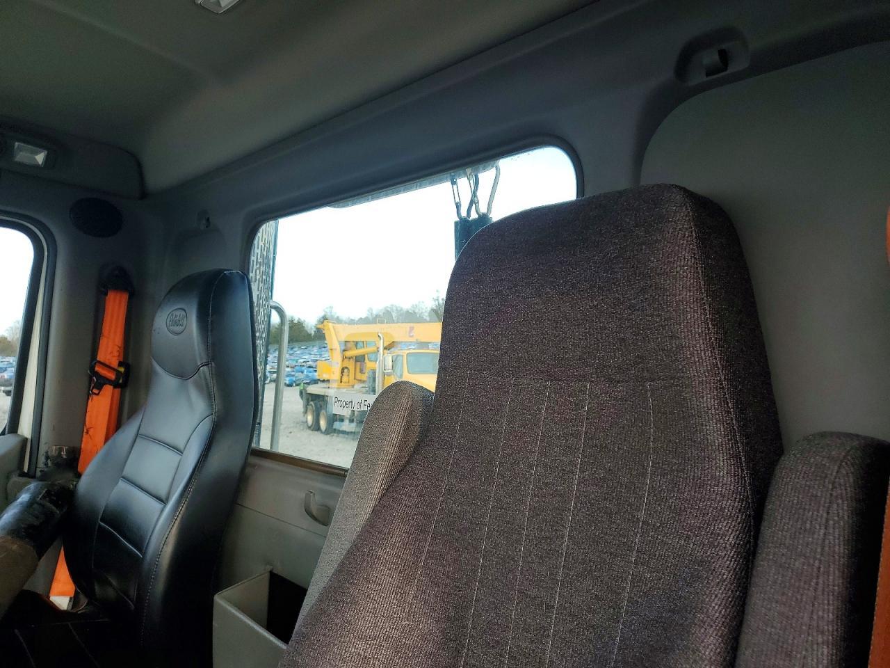 2019 Peterbilt 579 Semi Truck